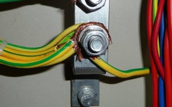 即使a 配電箱也不是一個真正的壞電工。
