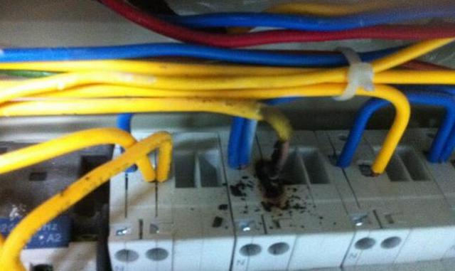 即使a 配電箱也不是一個真正的壞電工。