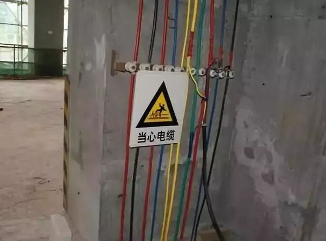 施工現場臨時用電配電箱及開關箱配置和使用說明，圖示詳圖