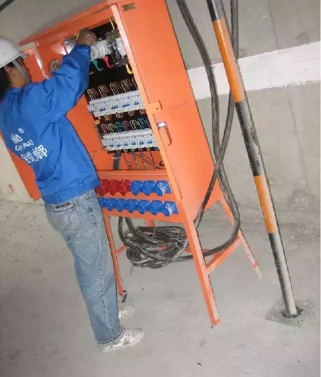 施工現場臨時用電配電箱及開關箱配置和使用說明，圖示詳圖