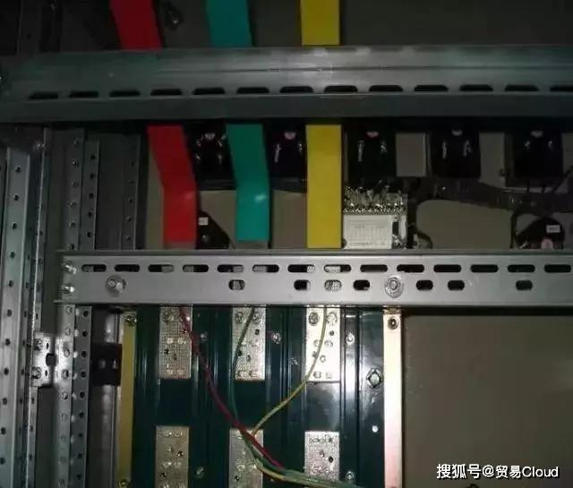 詳細(xì)說(shuō)明配電柜安裝和布線(xiàn)的整個(gè)過(guò)程