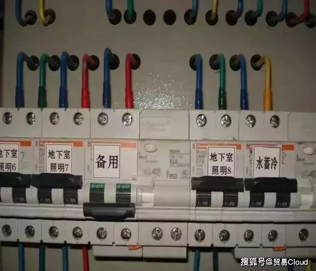 詳細(xì)說(shuō)明配電柜安裝和布線(xiàn)的整個(gè)過(guò)程